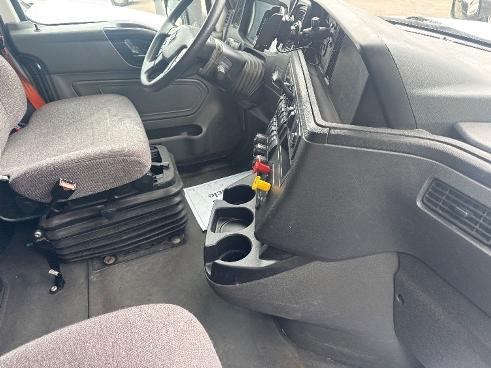 Sleeper Tractor-Heavy Duty Tractors-International-2023-LT625-Brooklyn Park-MN-586,412\n\t\tmiles-$ 46,750 - Image 15