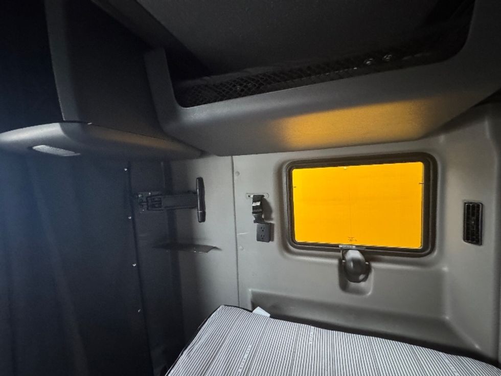 Sleeper Tractor-Heavy Duty Tractors-International-2023-LT625-Brooklyn Park-MN-586,412\n\t\tmiles-$ 46,750 - Image 19