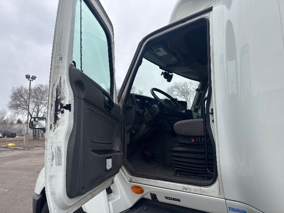 Sleeper Tractor-Heavy Duty Tractors-International-2023-LT625-Brooklyn Park-MN-586,412\n\t\tmiles-$ 46,750 - Image 9