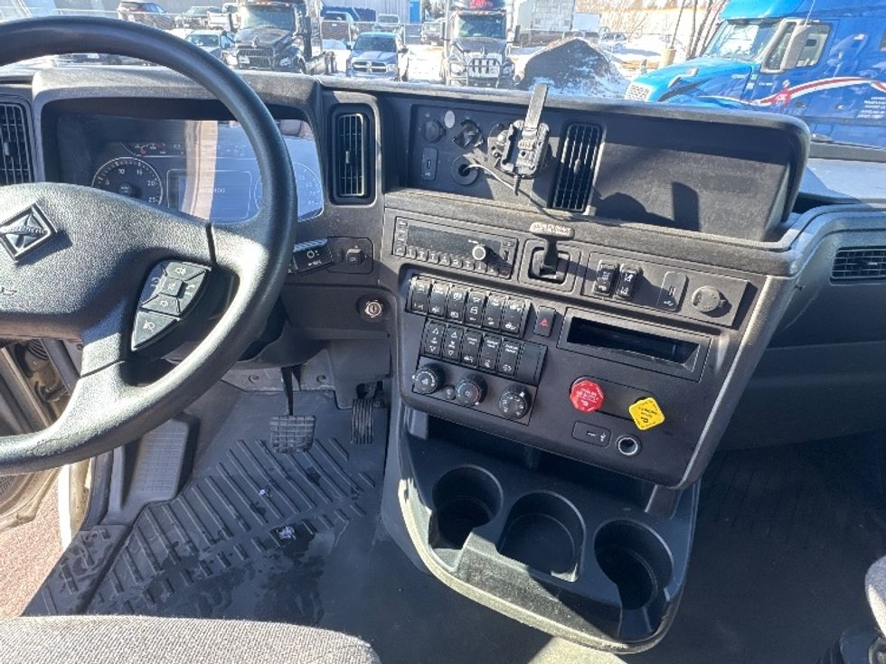 Sleeper Tractor-Heavy Duty Tractors-International-2023-LT625-Brooklyn Park-MN-602,400\n\t\tmiles-$ 45,250 - Image 10