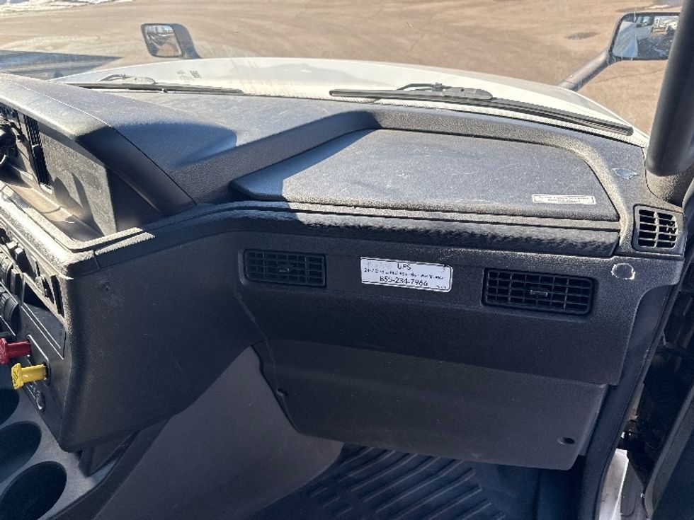 Sleeper Tractor-Heavy Duty Tractors-International-2023-LT625-Brooklyn Park-MN-602,400\n\t\tmiles-$ 45,250 - Image 12