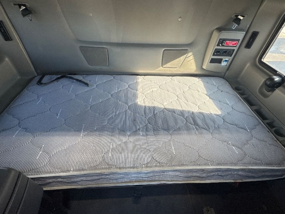 Sleeper Tractor-Heavy Duty Tractors-International-2023-LT625-Brooklyn Park-MN-602,400\n\t\tmiles-$ 45,250 - Image 15