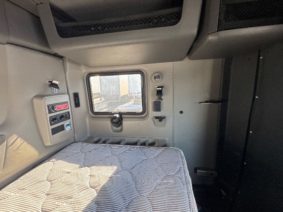 Sleeper Tractor-Heavy Duty Tractors-International-2023-LT625-Brooklyn Park-MN-602,400\n\t\tmiles-$ 45,250 - Image 16