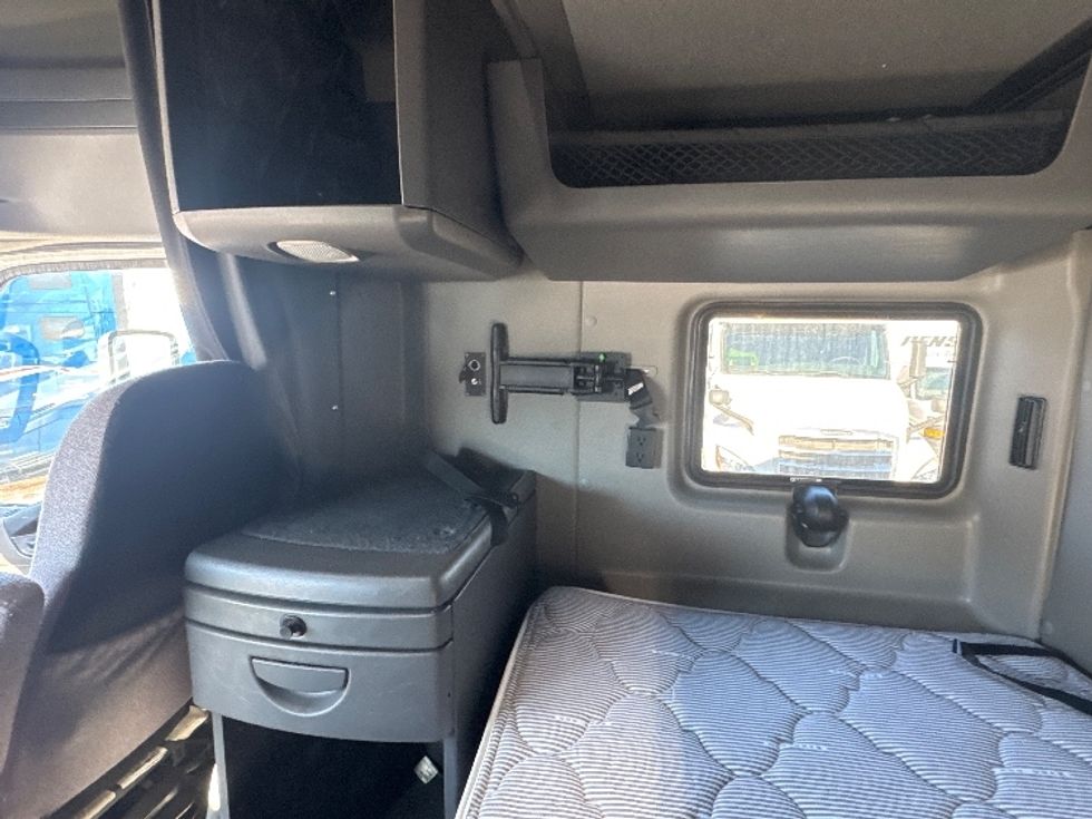 Sleeper Tractor-Heavy Duty Tractors-International-2023-LT625-Brooklyn Park-MN-602,400\n\t\tmiles-$ 45,250 - Image 17