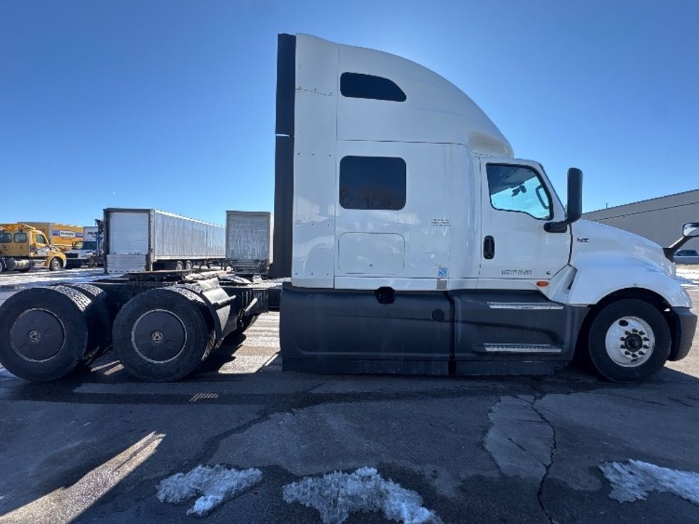 Sleeper Tractor-Heavy Duty Tractors-International-2023-LT625-Brooklyn Park-MN-602,400\n\t\tmiles-$ 45,250 - Image 8