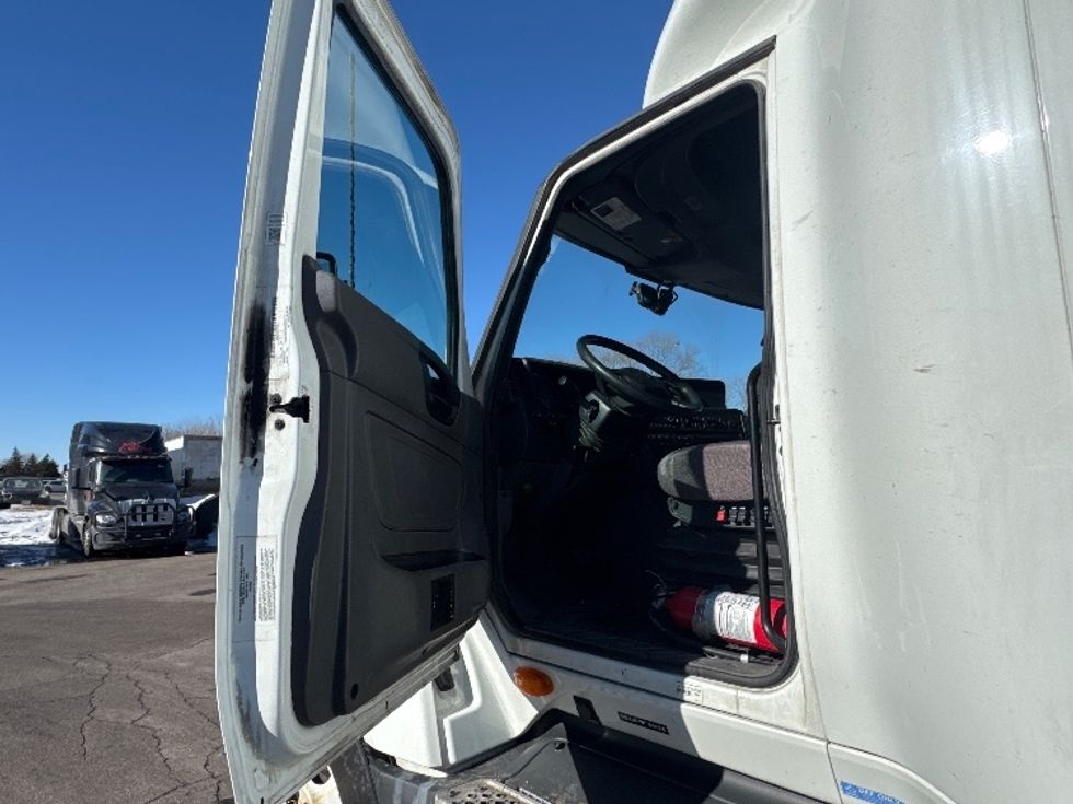 Sleeper Tractor-Heavy Duty Tractors-International-2023-LT625-Brooklyn Park-MN-602,400\n\t\tmiles-$ 45,250 - Image 9