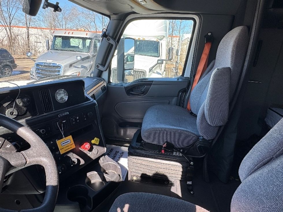 Sleeper Tractor-Heavy Duty Tractors-International-2023-LT625-Brooklyn Park-MN-612,618\n\t\tmiles-$ 44,500 - Image 10