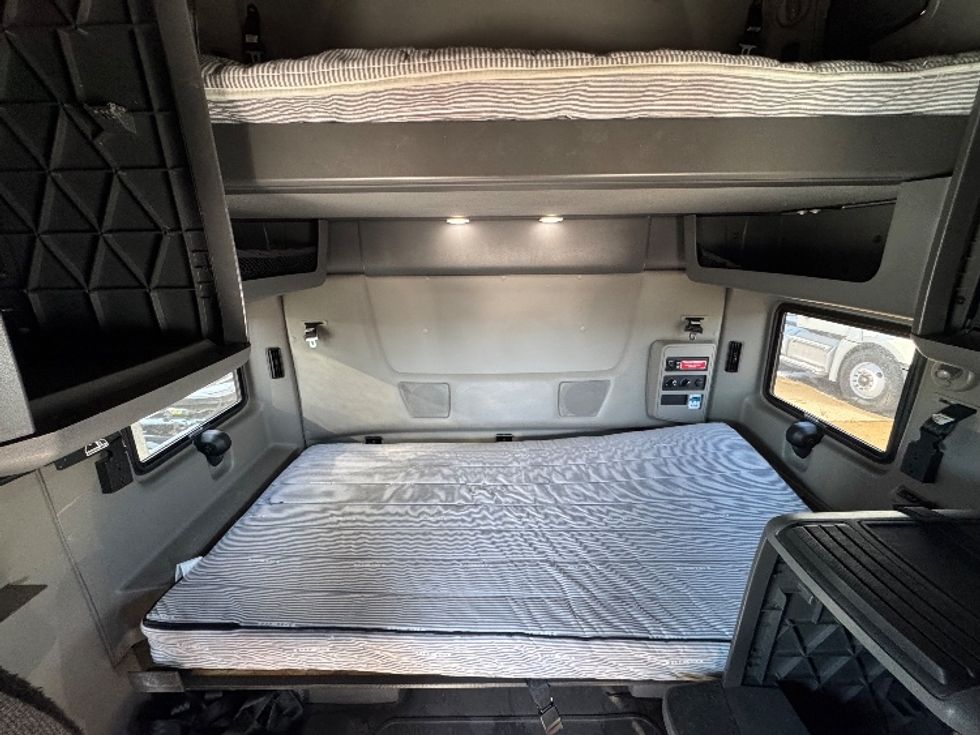 Sleeper Tractor-Heavy Duty Tractors-International-2023-LT625-Brooklyn Park-MN-612,618\n\t\tmiles-$ 44,500 - Image 16