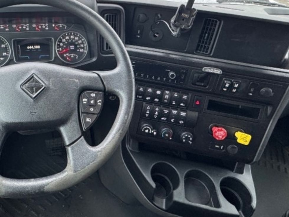 Sleeper Tractor-Heavy Duty Tractors-International-2023-LT625-Brooklyn Park-MN-644,389\n\t\tmiles-$ 41,500 - Image 11