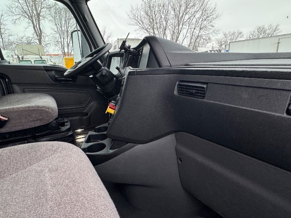 Sleeper Tractor-Heavy Duty Tractors-International-2023-LT625-Brooklyn Park-MN-644,389\n\t\tmiles-$ 41,500 - Image 15