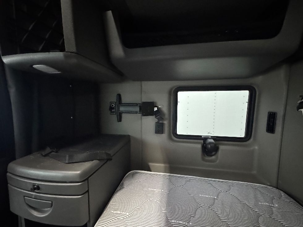 Sleeper Tractor-Heavy Duty Tractors-International-2023-LT625-Brooklyn Park-MN-644,389\n\t\tmiles-$ 41,500 - Image 19