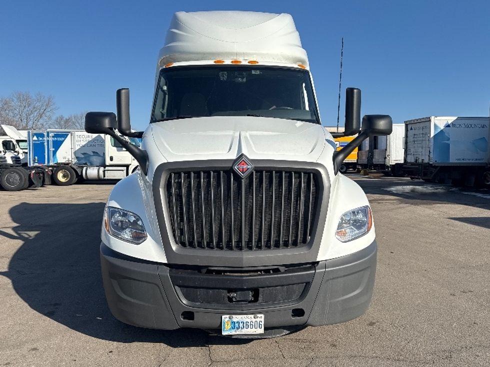 Sleeper Tractor-Heavy Duty Tractors-International-2023-LT625-Brooklyn Park-MN-644,389\n\t\tmiles-$ 41,500 - Image 2