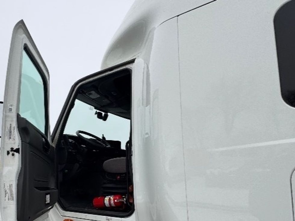 Sleeper Tractor-Heavy Duty Tractors-International-2023-LT625-Brooklyn Park-MN-644,389\n\t\tmiles-$ 41,500 - Image 9