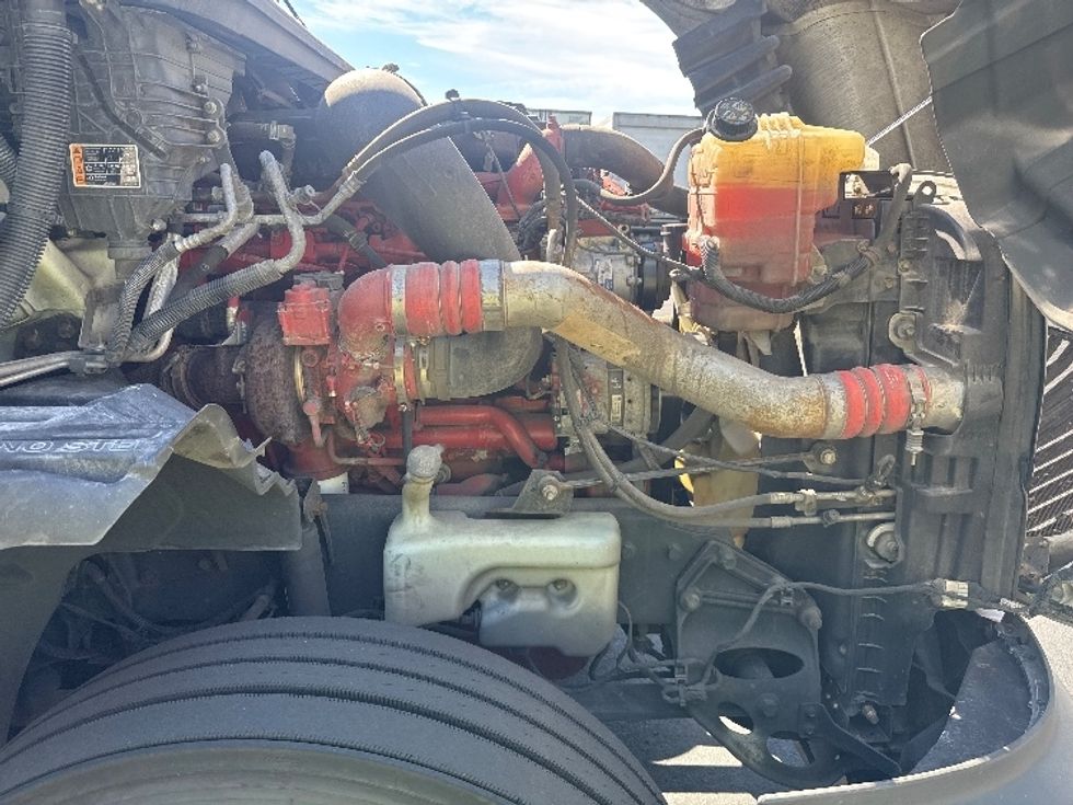 Sleeper Tractor-Heavy Duty Tractors-International-2023-LT625-Brooklyn Park-MN-688,904\n\t\tmiles-$ 48,750 - Image 20