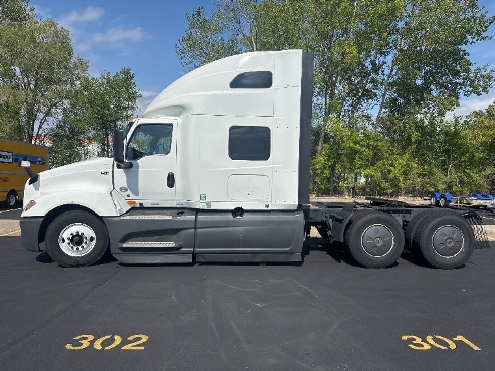 Sleeper Tractor-Heavy Duty Tractors-International-2023-LT625-Brooklyn Park-MN-709,471\n\t\tmiles-$ 45,500 - Image 4