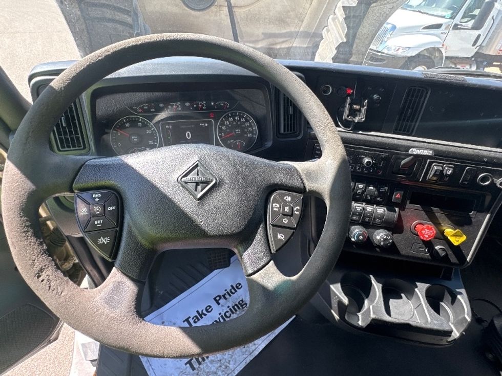 Sleeper Tractor-Heavy Duty Tractors-International-2023-LT625-Brooklyn Park-MN-755,758\n\t\tmiles-$ 35,000 - Image 11