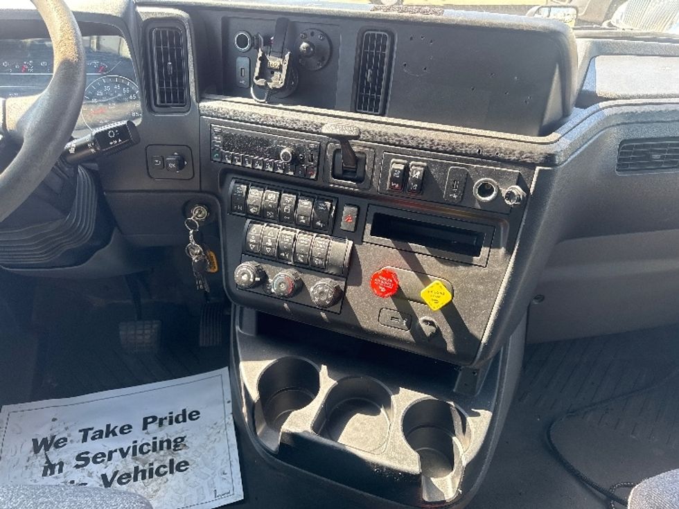 Sleeper Tractor-Heavy Duty Tractors-International-2023-LT625-Brooklyn Park-MN-755,758\n\t\tmiles-$ 35,000 - Image 12