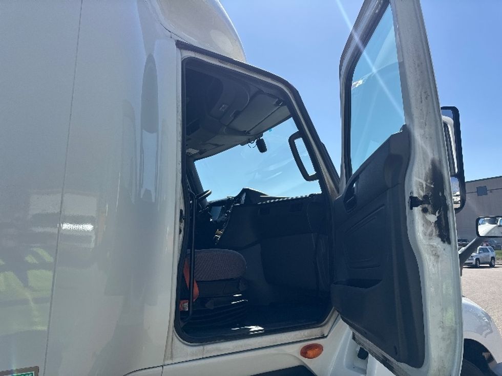 Sleeper Tractor-Heavy Duty Tractors-International-2023-LT625-Brooklyn Park-MN-755,758\n\t\tmiles-$ 35,000 - Image 13