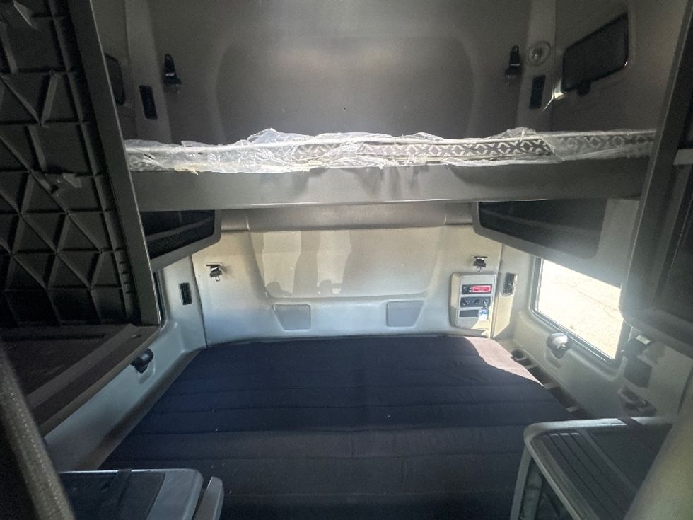 Sleeper Tractor-Heavy Duty Tractors-International-2023-LT625-Brooklyn Park-MN-755,758\n\t\tmiles-$ 35,000 - Image 16