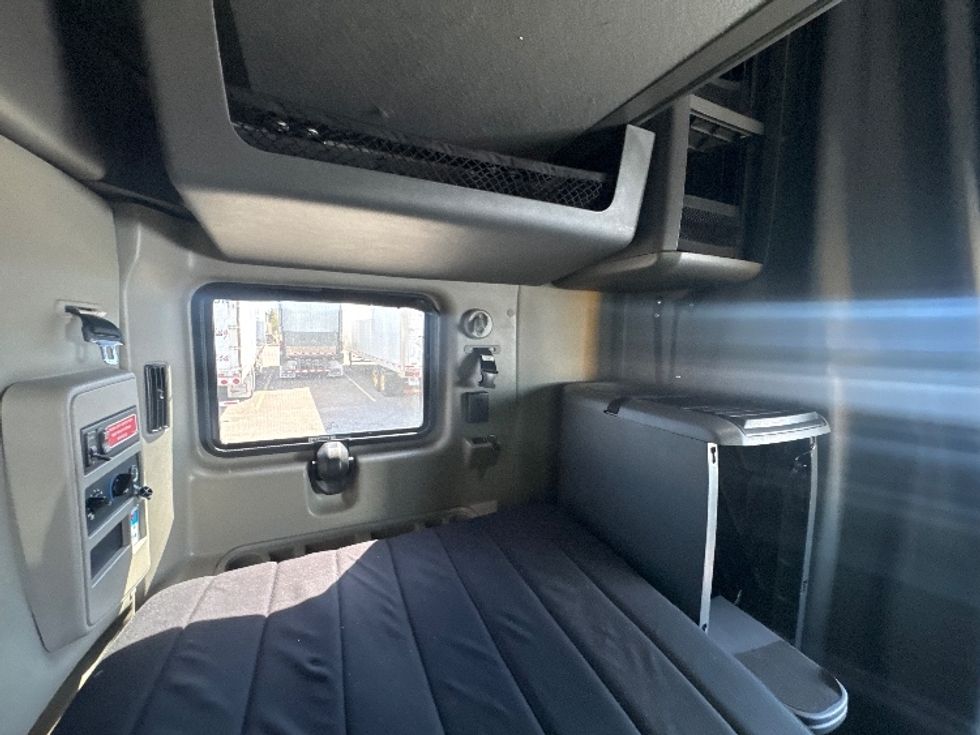 Sleeper Tractor-Heavy Duty Tractors-International-2023-LT625-Brooklyn Park-MN-755,758\n\t\tmiles-$ 35,000 - Image 18