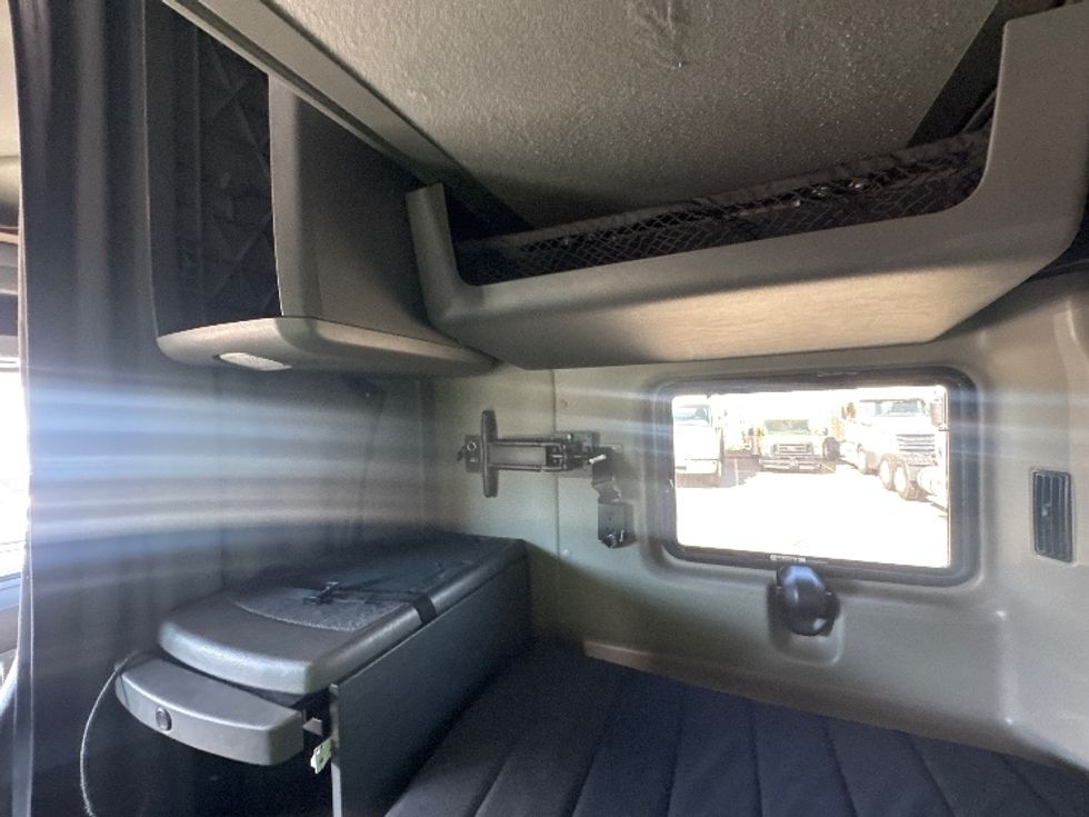 Sleeper Tractor-Heavy Duty Tractors-International-2023-LT625-Brooklyn Park-MN-755,758\n\t\tmiles-$ 35,000 - Image 19