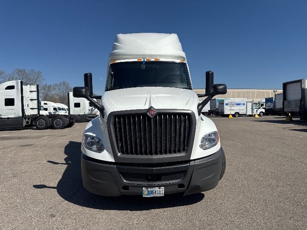 Sleeper Tractor-Heavy Duty Tractors-International-2023-LT625-Brooklyn Park-MN-755,758\n\t\tmiles-$ 35,000 - Image 2