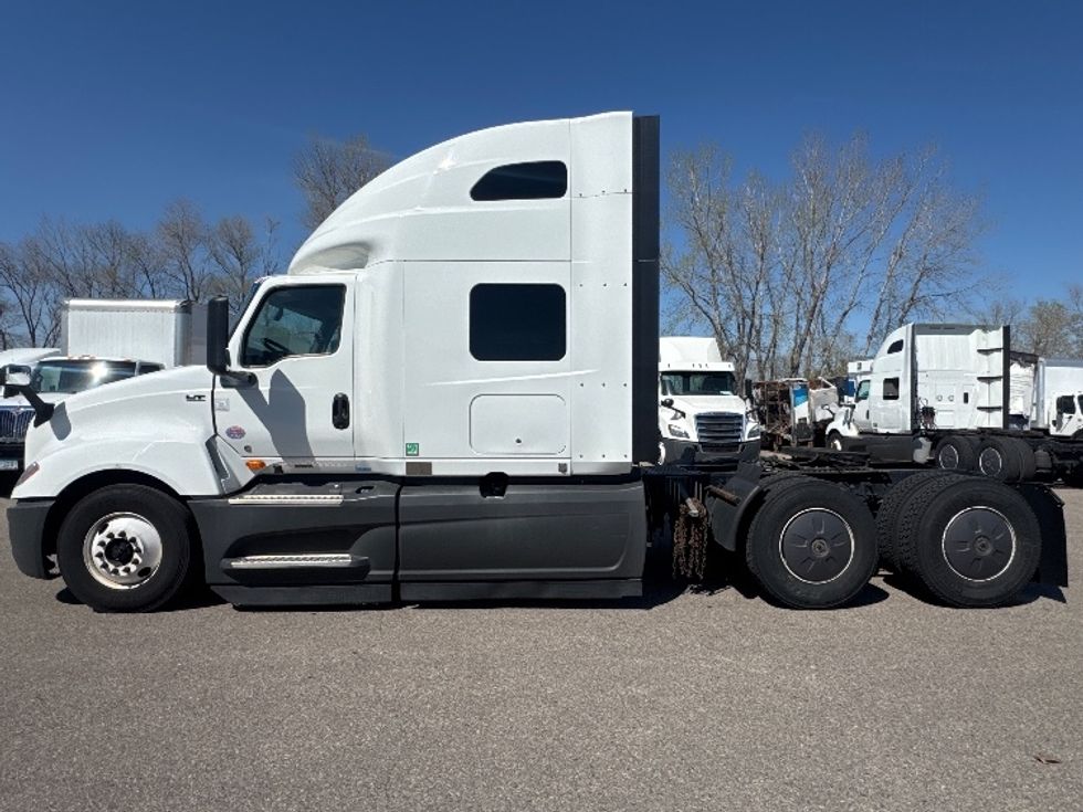 Sleeper Tractor-Heavy Duty Tractors-International-2023-LT625-Brooklyn Park-MN-755,758\n\t\tmiles-$ 35,000 - Image 4