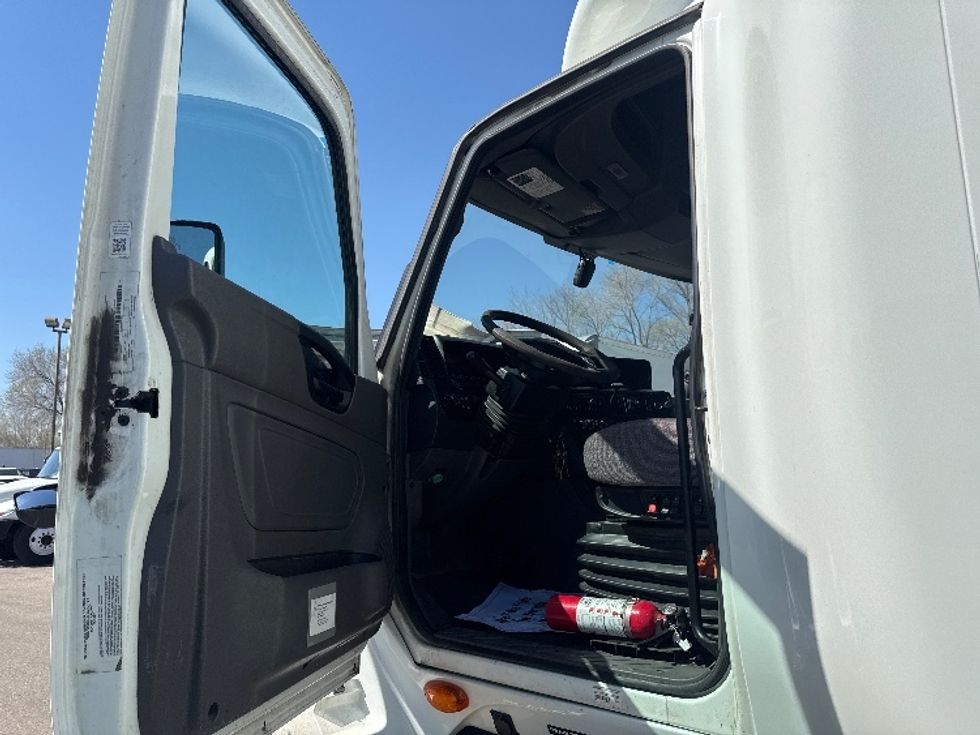 Sleeper Tractor-Heavy Duty Tractors-International-2023-LT625-Brooklyn Park-MN-755,758\n\t\tmiles-$ 35,000 - Image 9