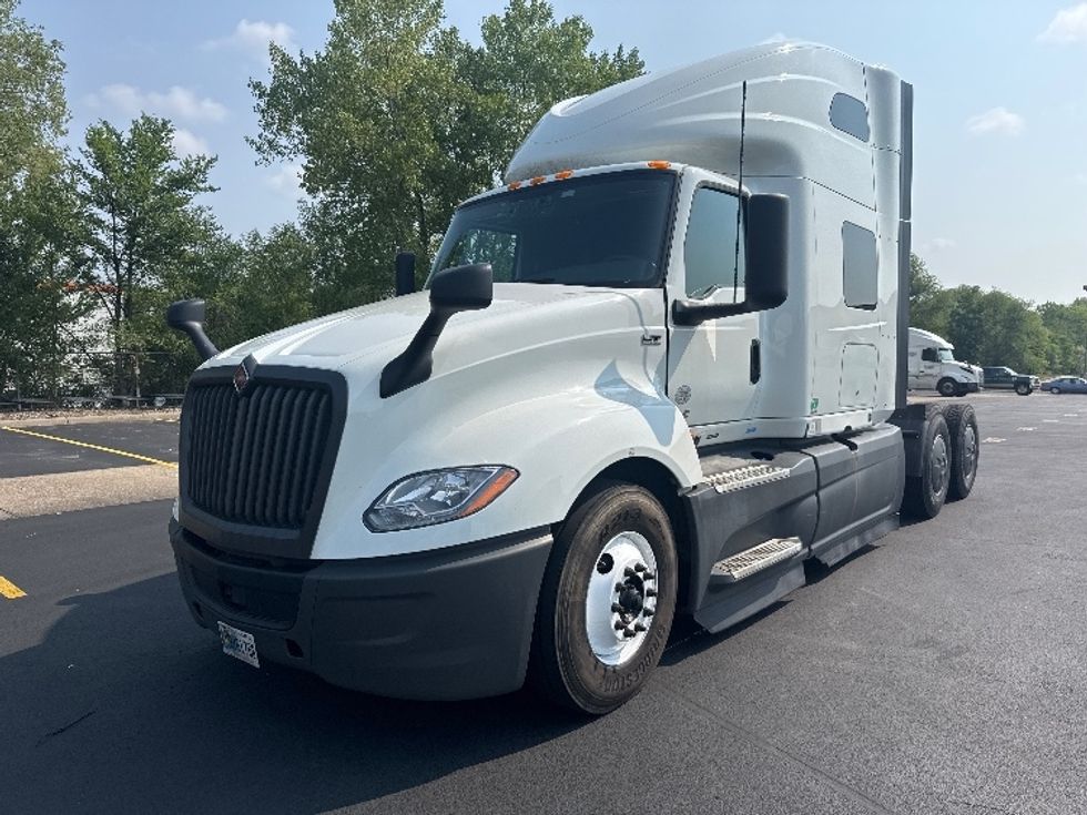 Sleeper Tractor-Heavy Duty Tractors-International-2023-LT625-Brooklyn Park-MN-802,500\n\t\tmiles-$ 35,750 - Image 3