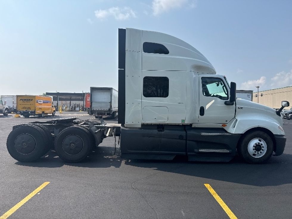 Sleeper Tractor-Heavy Duty Tractors-International-2023-LT625-Brooklyn Park-MN-802,500\n\t\tmiles-$ 35,750 - Image 8