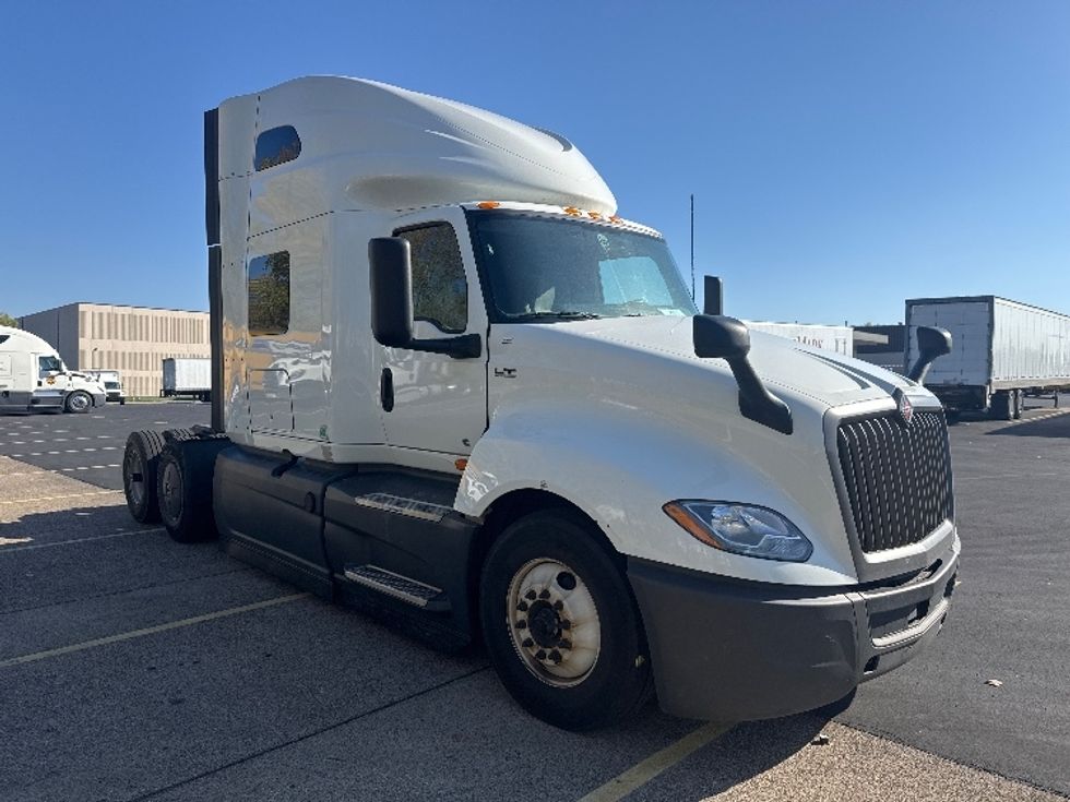 Sleeper Tractor-Heavy Duty Tractors-International-2023-LT625-Brooklyn Park-MN-803,719\n\t\tmiles-$ 38,500 - Image 1