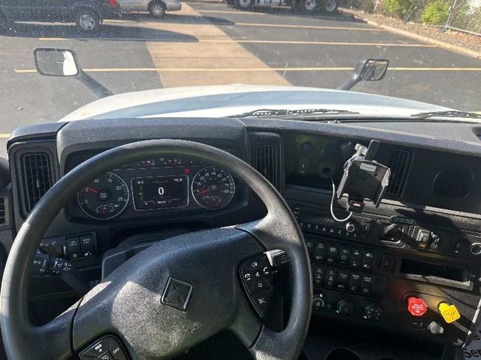 Sleeper Tractor-Heavy Duty Tractors-International-2023-LT625-Brooklyn Park-MN-803,719\n\t\tmiles-$ 38,500 - Image 11