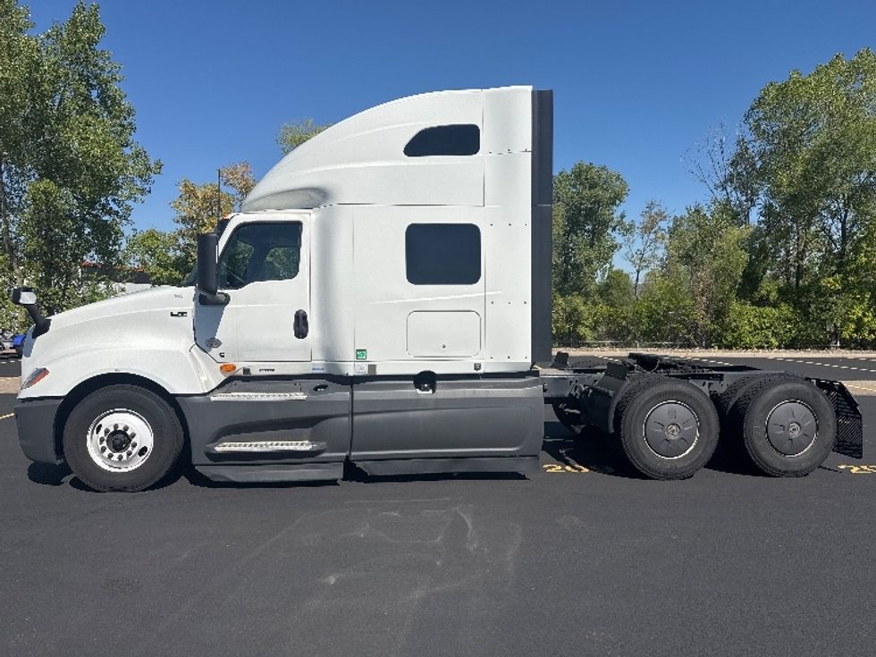 Sleeper Tractor-Heavy Duty Tractors-International-2023-LT625-Brooklyn Park-MN-845,076\n\t\tmiles-$ 39,500 - Image 4