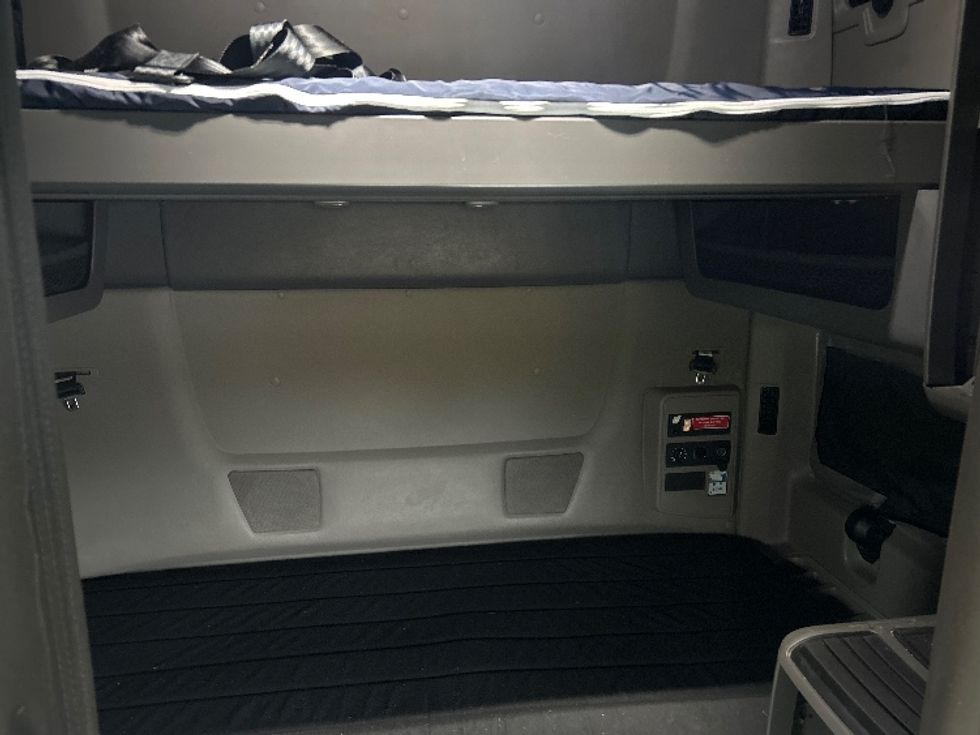 Sleeper Tractor-Heavy Duty Tractors-International-2023-LT625-Byron Center-MI-518,941\n\t\tmiles-$ 57,000 - Image 16