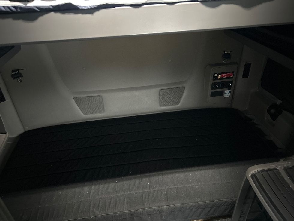 Sleeper Tractor-Heavy Duty Tractors-International-2023-LT625-Byron Center-MI-518,941\n\t\tmiles-$ 57,000 - Image 17