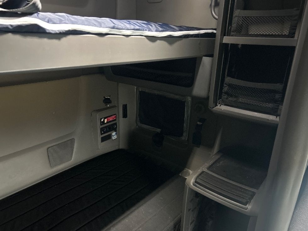 Sleeper Tractor-Heavy Duty Tractors-International-2023-LT625-Byron Center-MI-518,941\n\t\tmiles-$ 57,000 - Image 18