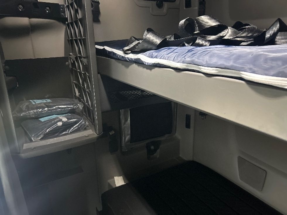 Sleeper Tractor-Heavy Duty Tractors-International-2023-LT625-Byron Center-MI-518,941\n\t\tmiles-$ 57,000 - Image 19