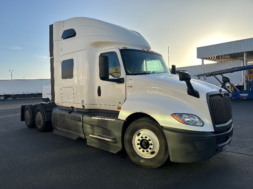 Sleeper Tractor-Heavy Duty Tractors-International-2023-LT625-Ceres-CA-606,757\n\t\tmiles-$ 51,250 - Image 1