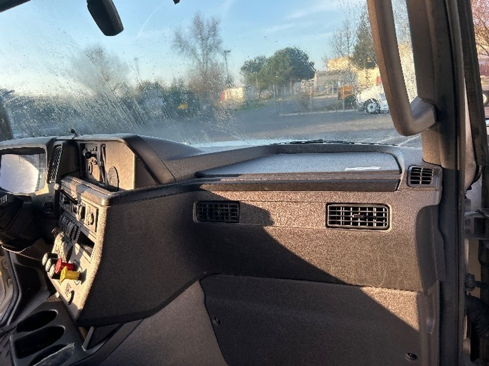 Sleeper Tractor-Heavy Duty Tractors-International-2023-LT625-Ceres-CA-606,757\n\t\tmiles-$ 51,250 - Image 14