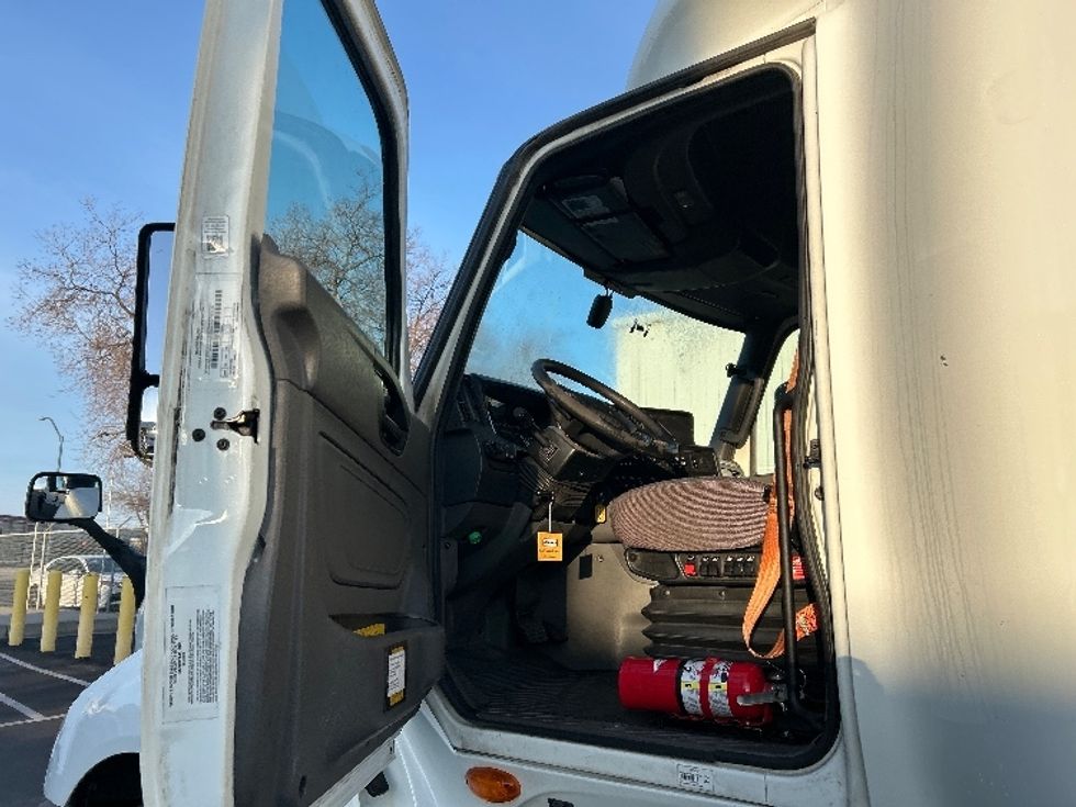 Sleeper Tractor-Heavy Duty Tractors-International-2023-LT625-Ceres-CA-606,757\n\t\tmiles-$ 51,250 - Image 9