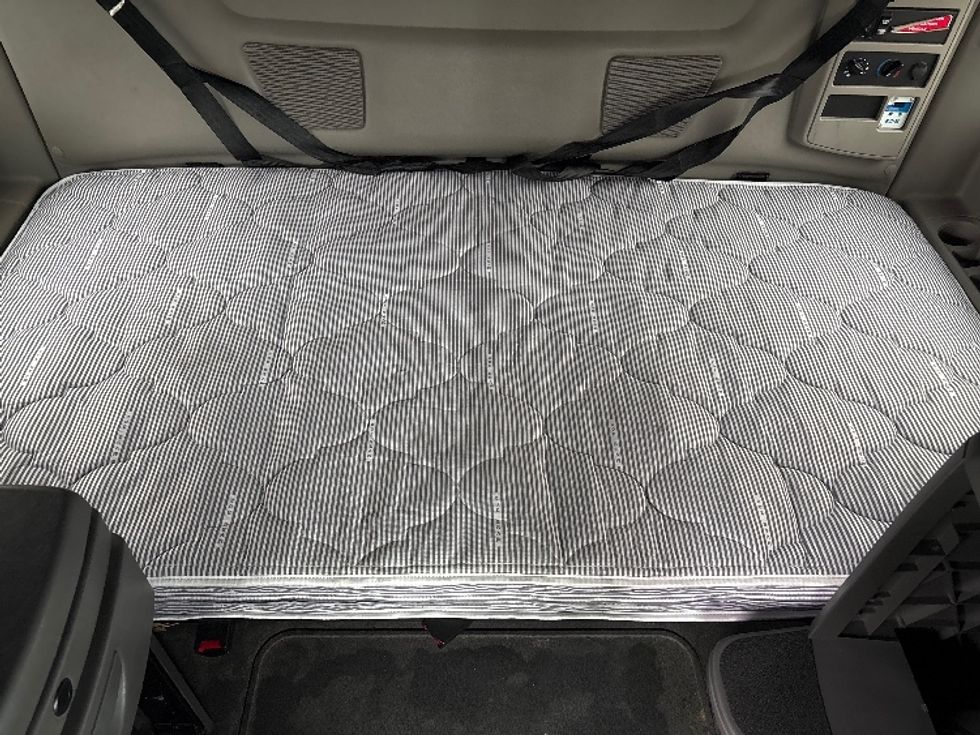 Sleeper Tractor-Heavy Duty Tractors-International-2023-LT625-Charlotte-NC-421,078\n\t\tmiles-$ 64,500 - Image 17