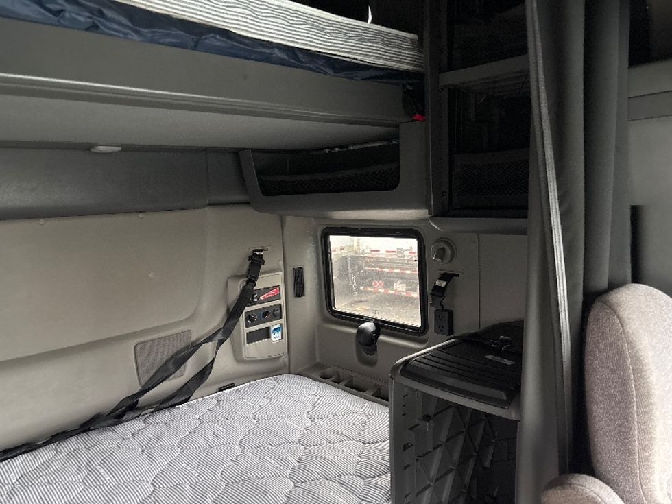 Sleeper Tractor-Heavy Duty Tractors-International-2023-LT625-Charlotte-NC-421,078\n\t\tmiles-$ 64,500 - Image 18