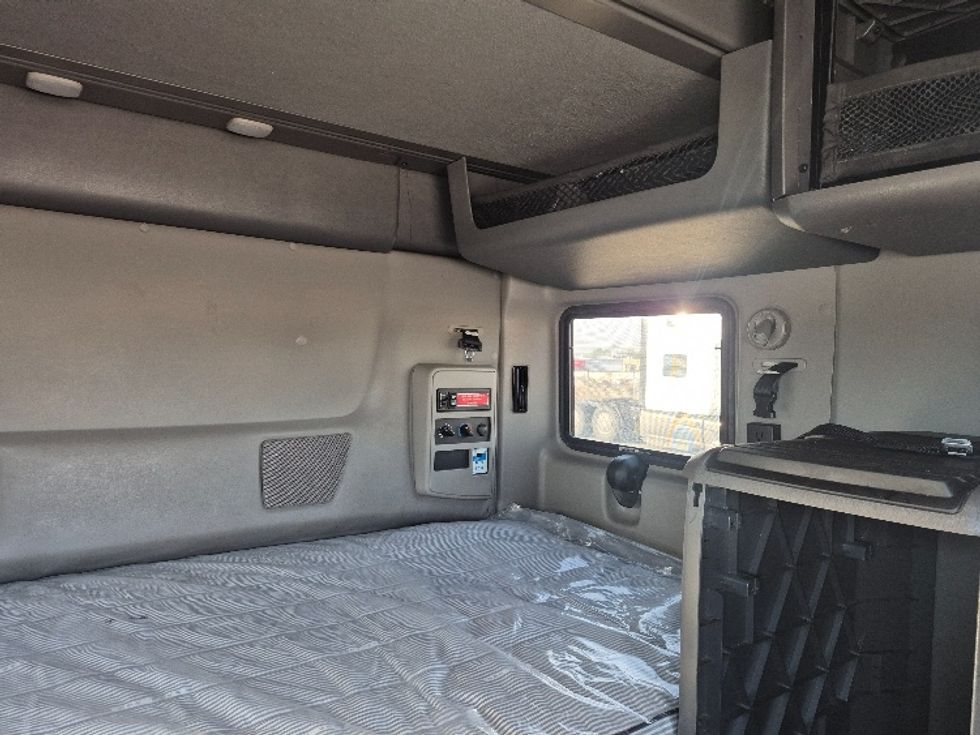 Sleeper Tractor-Heavy Duty Tractors-International-2023-LT625-Chicago (Chicago Ridge)-IL-588,198\n\t\tmiles-$ 44,750 - Image 16