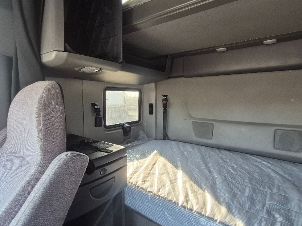 Sleeper Tractor-Heavy Duty Tractors-International-2023-LT625-Chicago (Chicago Ridge)-IL-588,198\n\t\tmiles-$ 44,750 - Image 17