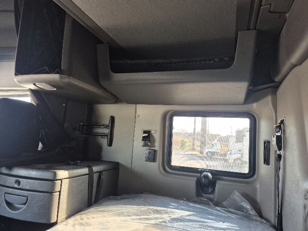 Sleeper Tractor-Heavy Duty Tractors-International-2023-LT625-Chicago (Chicago Ridge)-IL-588,198\n\t\tmiles-$ 44,750 - Image 18