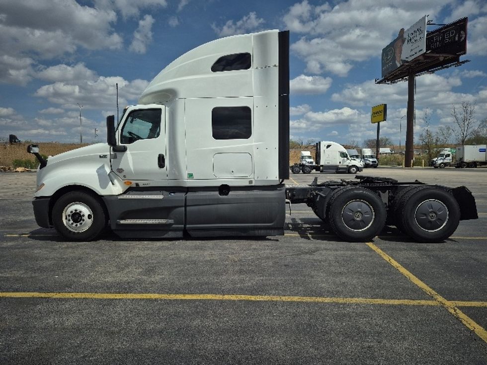Sleeper Tractor-Heavy Duty Tractors-International-2023-LT625-Chicago (Chicago Ridge)-IL-649,665\n\t\tmiles-$ 42,000 - Image 4