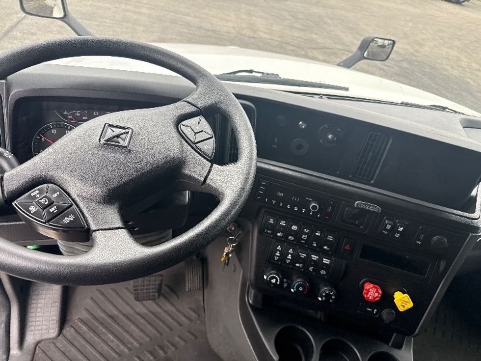 Sleeper Tractor-Heavy Duty Tractors-International-2023-LT625-Chicago (Chicago Ridge)-IL-649,991\n\t\tmiles-$ 42,000 - Image 11