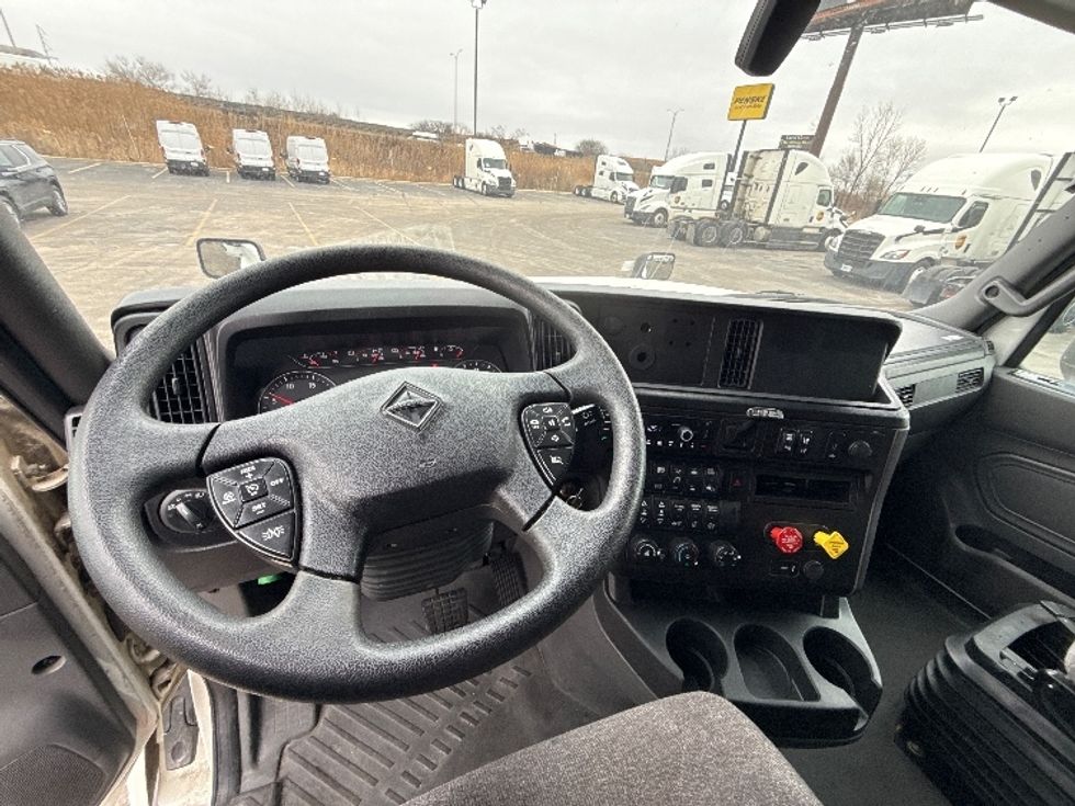 Sleeper Tractor-Heavy Duty Tractors-International-2023-LT625-Chicago (Chicago Ridge)-IL-670,714\n\t\tmiles-$ 39,000 - Image 11