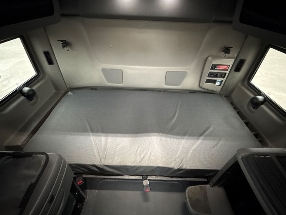 Sleeper Tractor-Heavy Duty Tractors-International-2023-LT625-Chicago (Chicago Ridge)-IL-670,714\n\t\tmiles-$ 39,000 - Image 17