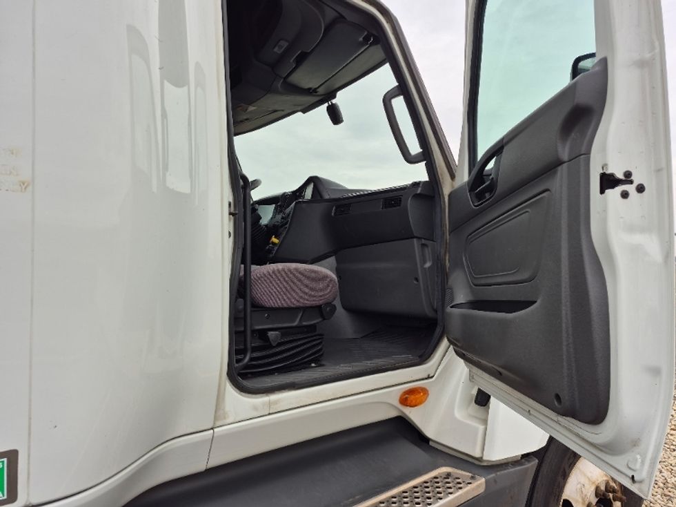 Sleeper Tractor-Heavy Duty Tractors-International-2023-LT625-Chicago (Chicago Ridge)-IL-673,743\n\t\tmiles-$ 38,750 - Image 12